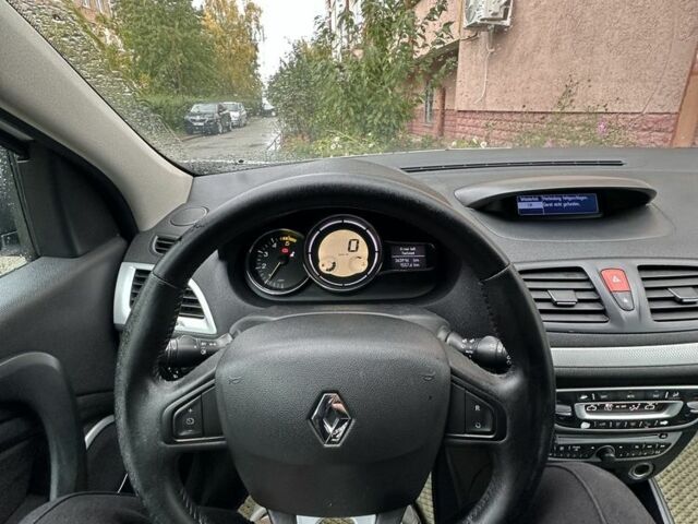 Белый Рено Меган, объемом двигателя 1.9 л и пробегом 360 тыс. км за 6900 $, фото 13 на Automoto.ua