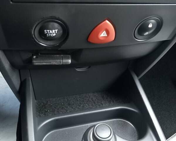 Білий Рено Меган, об'ємом двигуна 1.6 л та пробігом 201 тис. км за 5199 $, фото 103 на Automoto.ua