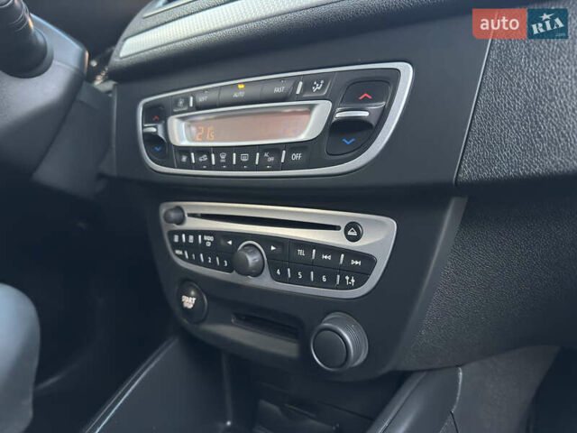 Белый Рено Меган, объемом двигателя 1.6 л и пробегом 220 тыс. км за 7600 $, фото 14 на Automoto.ua