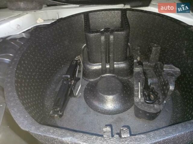 Білий Рено Меган, об'ємом двигуна 1.6 л та пробігом 201 тис. км за 5199 $, фото 47 на Automoto.ua