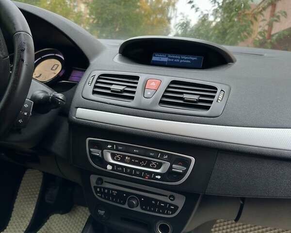 Белый Рено Меган, объемом двигателя 1.9 л и пробегом 360 тыс. км за 6300 $, фото 5 на Automoto.ua