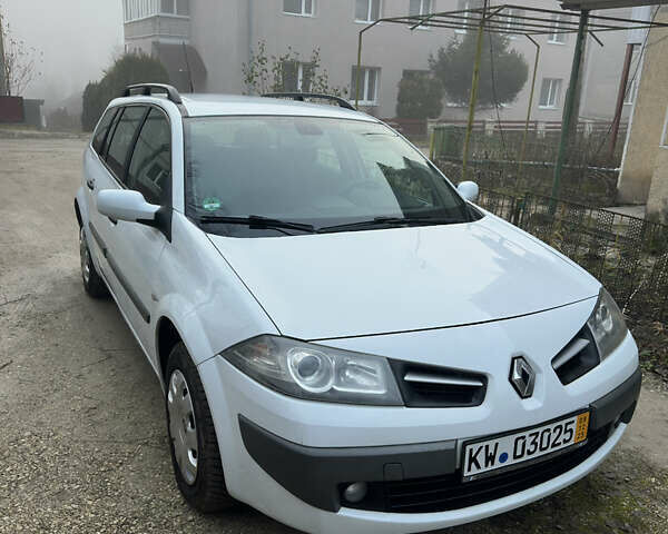Белый Рено Меган, объемом двигателя 1.6 л и пробегом 145 тыс. км за 5500 $, фото 4 на Automoto.ua
