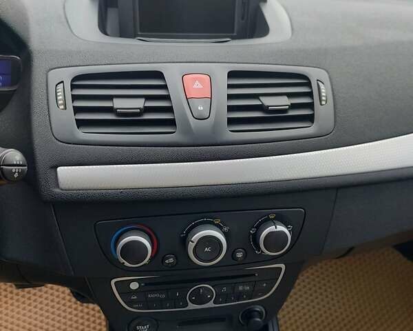 Белый Рено Меган, объемом двигателя 1.5 л и пробегом 267 тыс. км за 7000 $, фото 22 на Automoto.ua