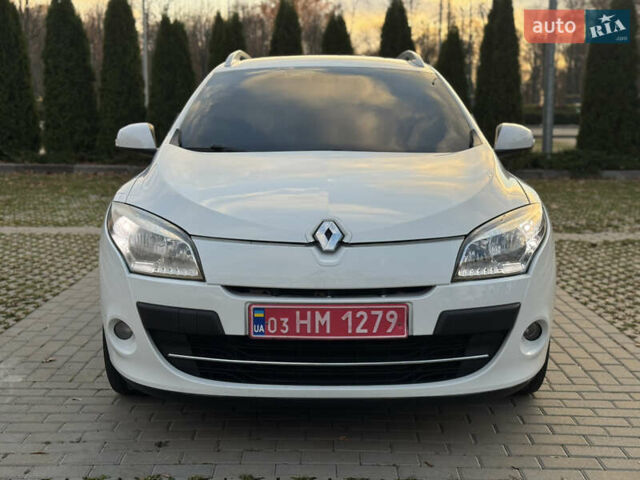 Белый Рено Меган, объемом двигателя 1.6 л и пробегом 220 тыс. км за 7700 $, фото 4 на Automoto.ua