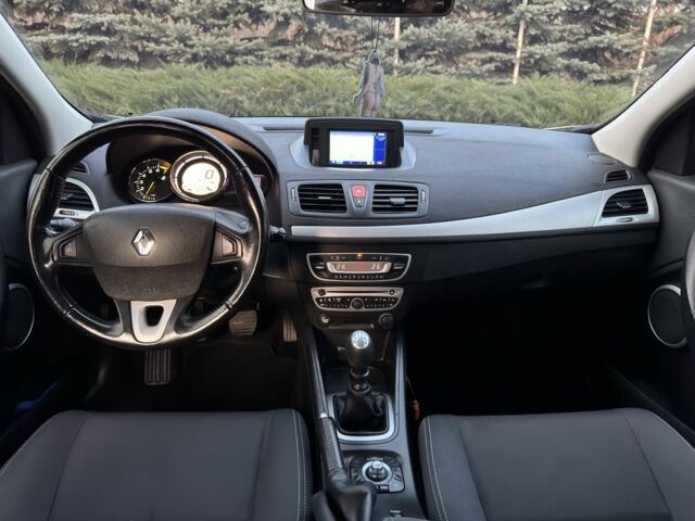 Белый Рено Меган, объемом двигателя 1.6 л и пробегом 220 тыс. км за 7600 $, фото 4 на Automoto.ua