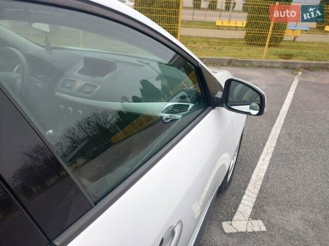 Белый Рено Меган, объемом двигателя 1.5 л и пробегом 267 тыс. км за 7000 $, фото 8 на Automoto.ua