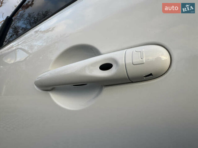 Белый Рено Меган, объемом двигателя 1.6 л и пробегом 220 тыс. км за 7700 $, фото 8 на Automoto.ua