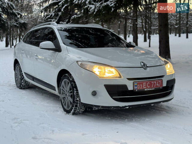 Белый Рено Меган, объемом двигателя 1.6 л и пробегом 225 тыс. км за 7600 $, фото 1 на Automoto.ua