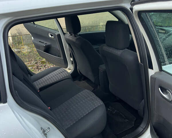 Білий Рено Меган, об'ємом двигуна 1.6 л та пробігом 145 тис. км за 5500 $, фото 12 на Automoto.ua