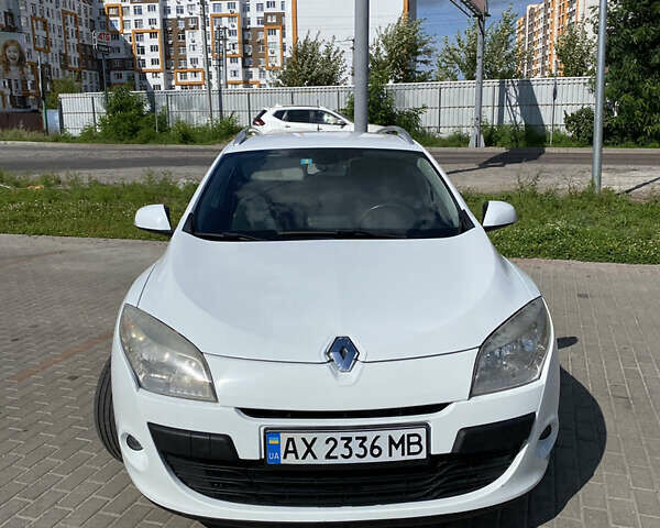Рено Меган 2009 у Києві на Automoto.ua Білий Рено Меган, об'ємом двигуна 1.6 л та пробігом 242 тис. км за 6900 $, фото 1 на Automoto.ua