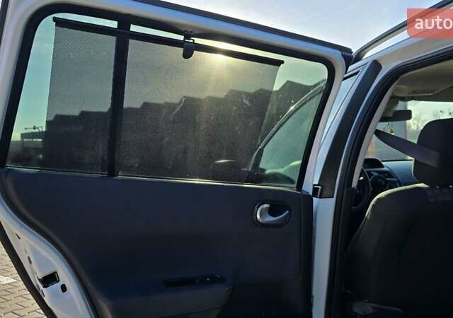 Білий Рено Меган, об'ємом двигуна 1.6 л та пробігом 250 тис. км за 5390 $, фото 11 на Automoto.ua