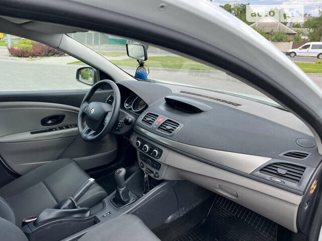 Білий Рено Меган, об'ємом двигуна 1.5 л та пробігом 227 тис. км за 6700 $, фото 4 на Automoto.ua