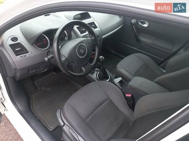 Белый Рено Меган, объемом двигателя 1.6 л и пробегом 247 тыс. км за 5100 $, фото 17 на Automoto.ua