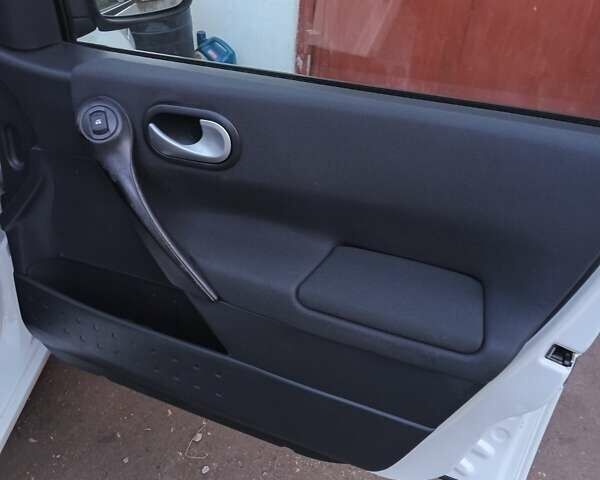 Білий Рено Меган, об'ємом двигуна 1.6 л та пробігом 201 тис. км за 5199 $, фото 88 на Automoto.ua