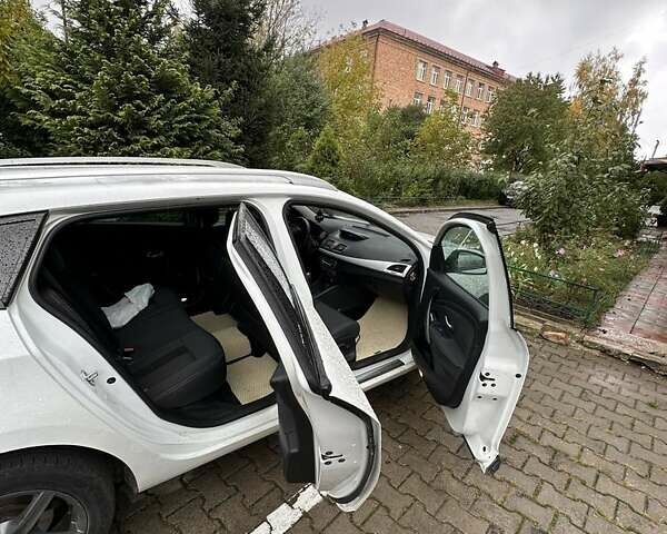 Белый Рено Меган, объемом двигателя 1.9 л и пробегом 360 тыс. км за 6300 $, фото 7 на Automoto.ua