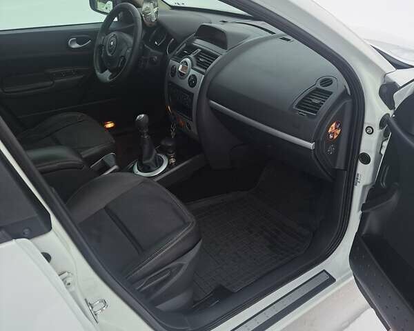 Белый Рено Меган, объемом двигателя 1.5 л и пробегом 318 тыс. км за 5000 $, фото 7 на Automoto.ua