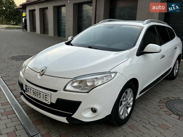 Белый Рено Меган, объемом двигателя 2 л и пробегом 290 тыс. км за 5950 $, фото 26 на Automoto.ua