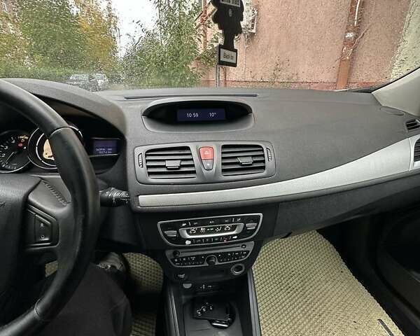 Белый Рено Меган, объемом двигателя 1.9 л и пробегом 360 тыс. км за 6300 $, фото 16 на Automoto.ua