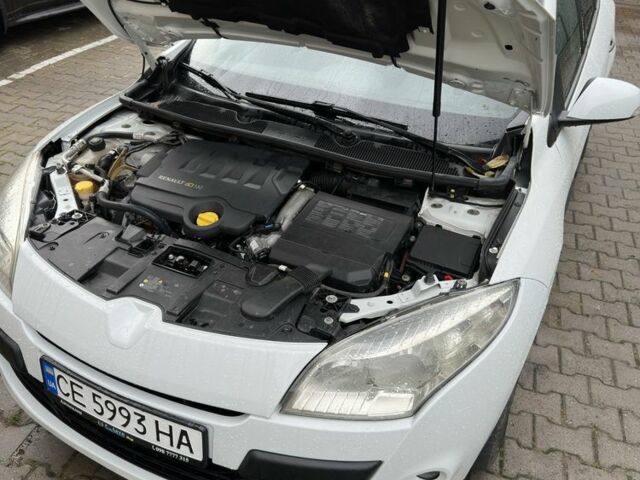 Белый Рено Меган, объемом двигателя 1.9 л и пробегом 360 тыс. км за 6900 $, фото 1 на Automoto.ua