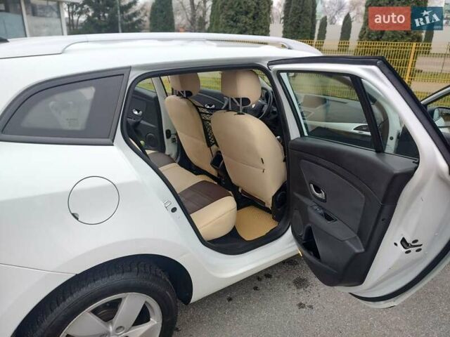 Белый Рено Меган, объемом двигателя 1.5 л и пробегом 267 тыс. км за 7000 $, фото 16 на Automoto.ua