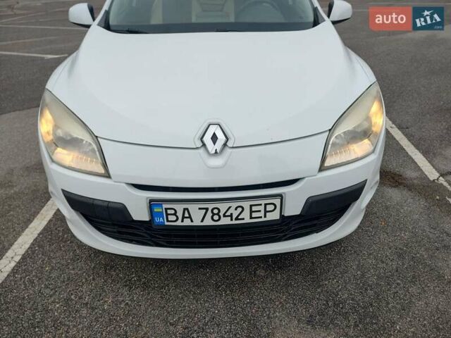 Белый Рено Меган, объемом двигателя 1.5 л и пробегом 267 тыс. км за 7000 $, фото 9 на Automoto.ua