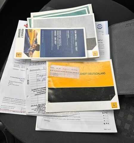 Белый Рено Меган, объемом двигателя 1.6 л и пробегом 145 тыс. км за 5300 $, фото 17 на Automoto.ua