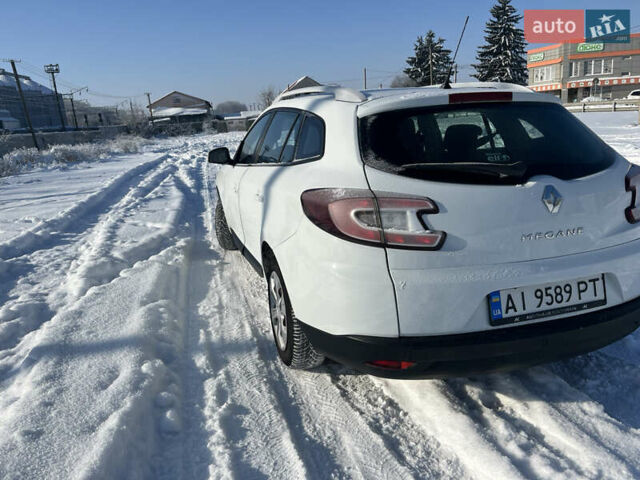 Белый Рено Меган, объемом двигателя 1.6 л и пробегом 240 тыс. км за 7300 $, фото 2 на Automoto.ua