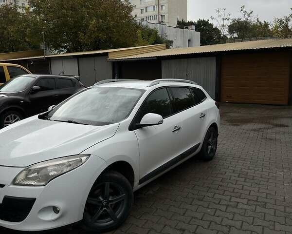 Белый Рено Меган, объемом двигателя 1.9 л и пробегом 360 тыс. км за 6300 $, фото 1 на Automoto.ua