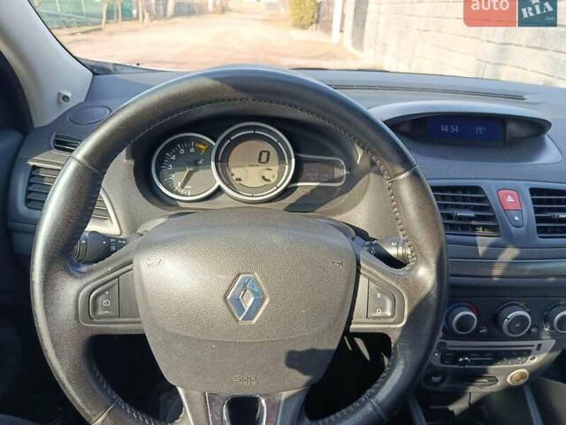 Белый Рено Меган, объемом двигателя 1.6 л и пробегом 300 тыс. км за 6000 $, фото 12 на Automoto.ua
