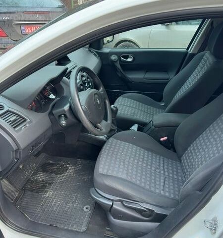 Белый Рено Меган, объемом двигателя 1.6 л и пробегом 145 тыс. км за 5300 $, фото 16 на Automoto.ua