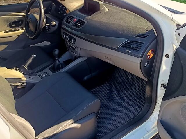 Білий Рено Меган, об'ємом двигуна 1.5 л та пробігом 327 тис. км за 6000 $, фото 5 на Automoto.ua