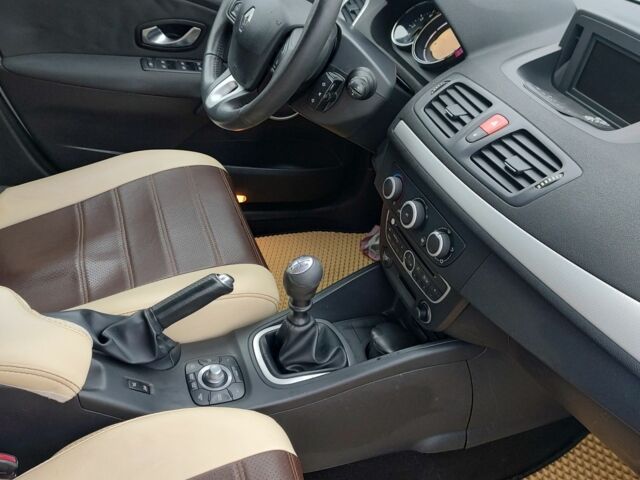 Белый Рено Меган, объемом двигателя 1.5 л и пробегом 267 тыс. км за 7052 $, фото 8 на Automoto.ua