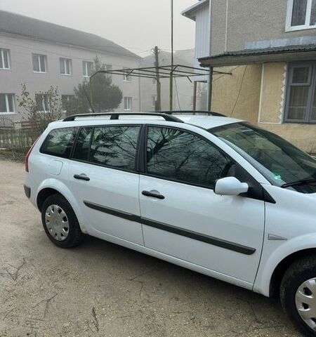 Белый Рено Меган, объемом двигателя 1.6 л и пробегом 145 тыс. км за 5300 $, фото 5 на Automoto.ua