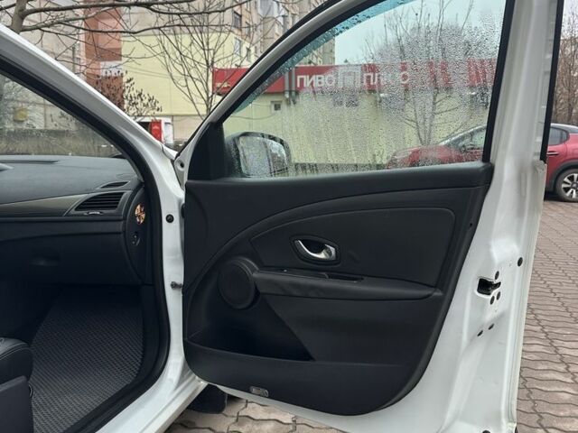 Белый Рено Меган, объемом двигателя 1.5 л и пробегом 220 тыс. км за 6700 $, фото 14 на Automoto.ua