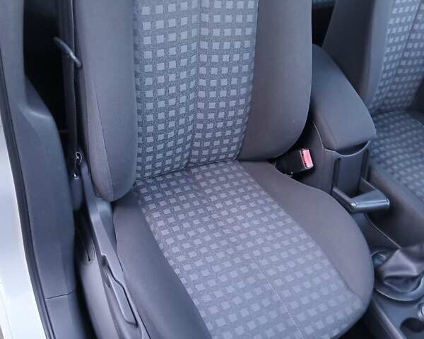 Білий Рено Меган, об'ємом двигуна 1.6 л та пробігом 201 тис. км за 5299 $, фото 25 на Automoto.ua