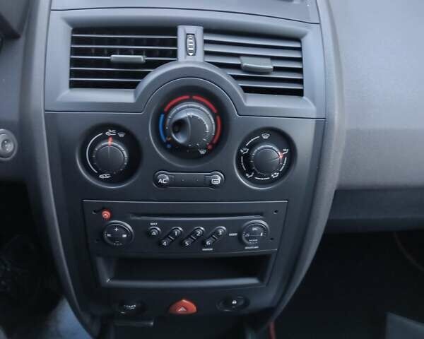 Білий Рено Меган, об'ємом двигуна 1.6 л та пробігом 201 тис. км за 5199 $, фото 106 на Automoto.ua