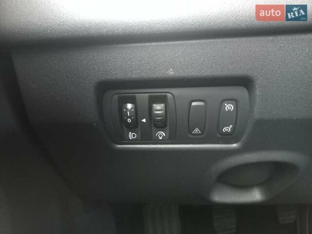 Белый Рено Меган, объемом двигателя 1.6 л и пробегом 247 тыс. км за 5100 $, фото 22 на Automoto.ua