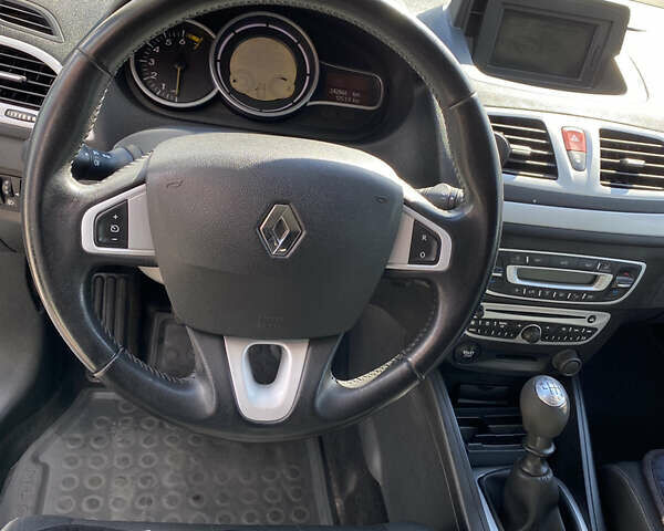 Рено Меган 2009 у Києві на Automoto.ua Білий Рено Меган, об'ємом двигуна 1.6 л та пробігом 242 тис. км за 6900 $, фото 11 на Automoto.ua