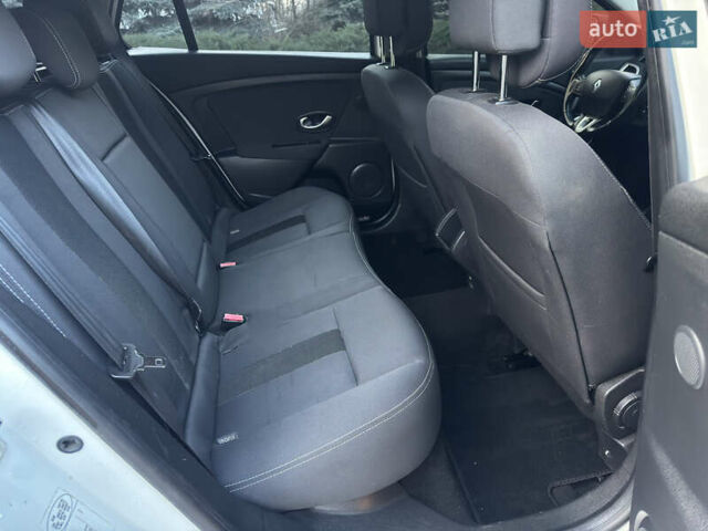 Белый Рено Меган, объемом двигателя 1.6 л и пробегом 220 тыс. км за 7600 $, фото 18 на Automoto.ua