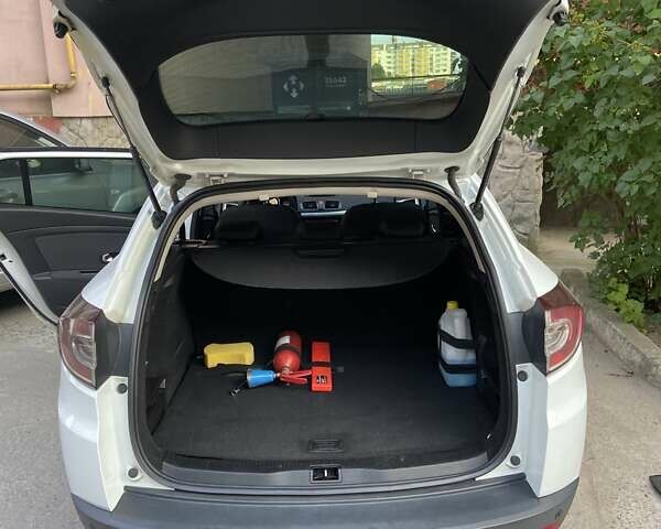Белый Рено Меган, объемом двигателя 2 л и пробегом 365 тыс. км за 7500 $, фото 41 на Automoto.ua