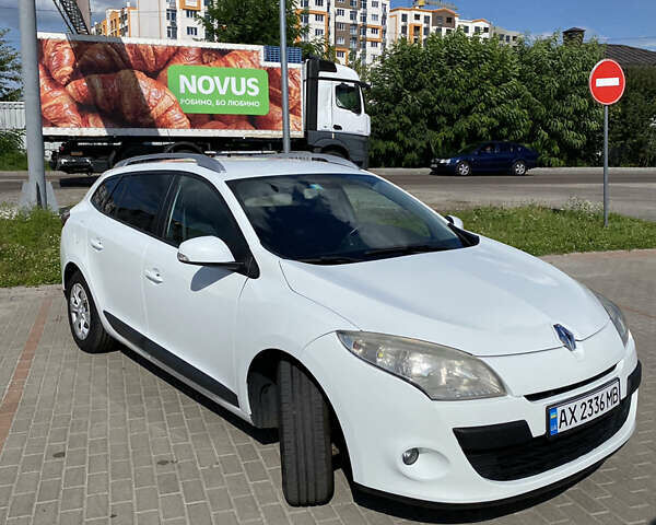 Рено Меган 2009 у Києві на Automoto.ua Білий Рено Меган, об'ємом двигуна 1.6 л та пробігом 242 тис. км за 6900 $, фото 2 на Automoto.ua
