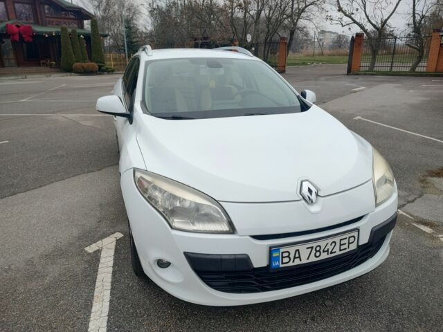 Белый Рено Меган, объемом двигателя 1.5 л и пробегом 267 тыс. км за 7052 $, фото 1 на Automoto.ua