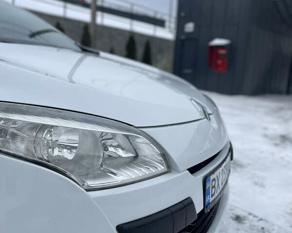 Белый Рено Меган, объемом двигателя 1.46 л и пробегом 289 тыс. км за 5999 $, фото 1 на Automoto.ua