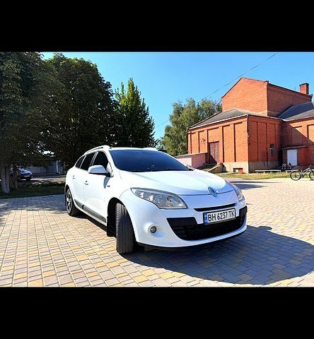Белый Рено Меган, объемом двигателя 1.5 л и пробегом 202 тыс. км за 6500 $, фото 1 на Automoto.ua