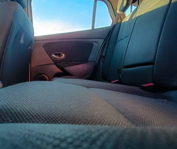 Белый Рено Меган, объемом двигателя 1.46 л и пробегом 258 тыс. км за 6200 $, фото 2 на Automoto.ua