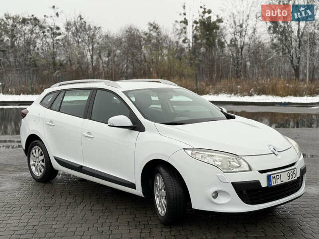 Белый Рено Меган, объемом двигателя 1.6 л и пробегом 211 тыс. км за 6750 $, фото 14 на Automoto.ua
