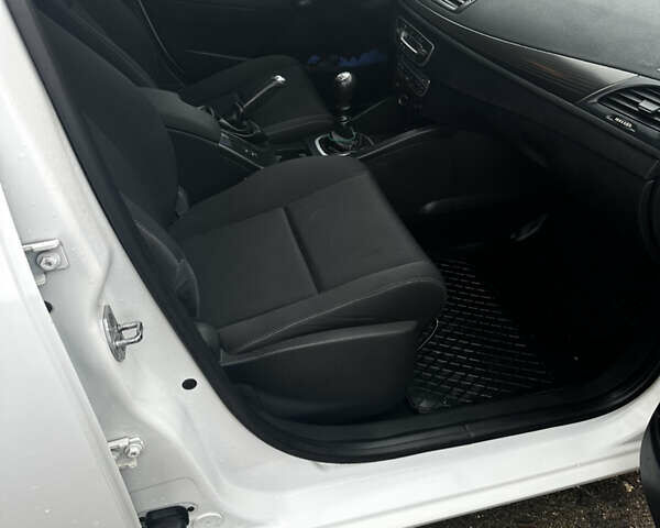 Белый Рено Меган, объемом двигателя 1.46 л и пробегом 289 тыс. км за 6200 $, фото 8 на Automoto.ua