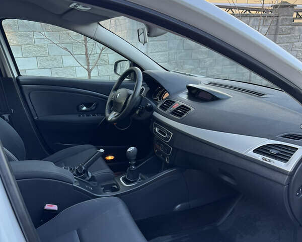 Белый Рено Меган, объемом двигателя 1.46 л и пробегом 298 тыс. км за 6200 $, фото 55 на Automoto.ua