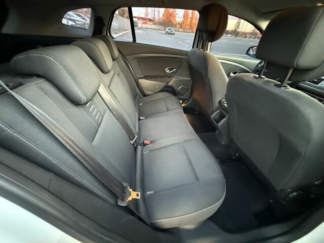 Белый Рено Меган, объемом двигателя 1.5 л и пробегом 243 тыс. км за 7500 $, фото 7 на Automoto.ua