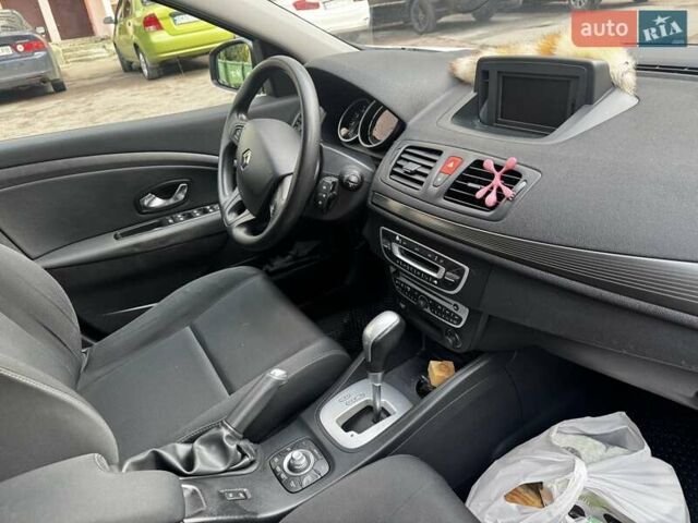 Рено Меган 2010 в Житомире на Automoto.ua Белый Рено Меган, объемом двигателя 1.46 л и пробегом 173 тыс. км за 6700 $, фото 10 на Automoto.ua